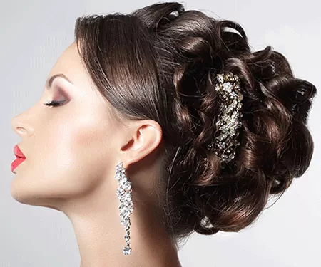 Hair Stylist Ausbildung: sie ist mit ihren Hochsteck-, Flecht-, Abend-, Braut-, Catwalkfrisuren & der Haarverlängerung eine perfekte Qualifizierung. Hair Stylist Ausbildung: sie ist mit ihren Hochsteck-, Flecht-, Abend-, Braut-, Catwalkfrisuren & der Haarverlängerung eine perfekte Qualifizierung.