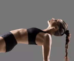 Pilates-Trainer Ausbildung:  fließende Ganzkörperübungen, aktiviert das Power House, stabilisiert die Wirbelsäule, stärkt die Rumpfmuskular